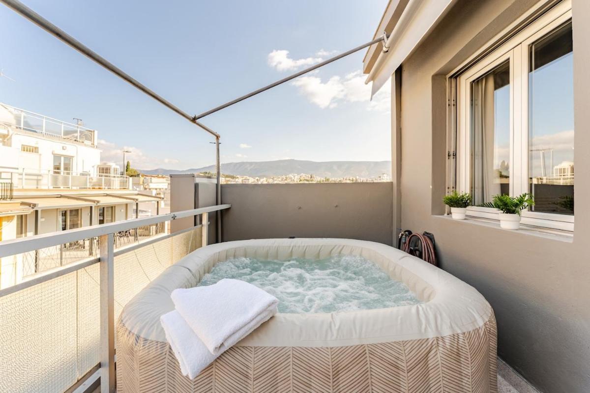 Lovely Apt W/Heated Jacuzzi &Full Acropolis View เอเธนส์ ภายนอก รูปภาพ