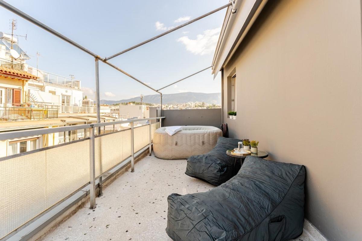 Lovely Apt W/Heated Jacuzzi &Full Acropolis View เอเธนส์ ภายนอก รูปภาพ
